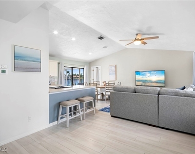 4530 W Coral Circle - Photo Thumbnail 5