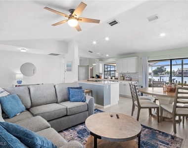 4530 W Coral Circle - Photo Thumbnail 7