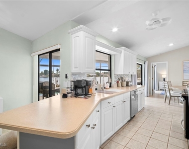 4530 W Coral Circle - Photo Thumbnail 12