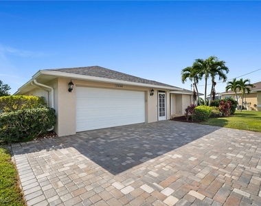 4530 W Coral Circle - Photo Thumbnail 32