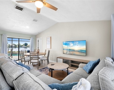 4530 W Coral Circle - Photo Thumbnail 6