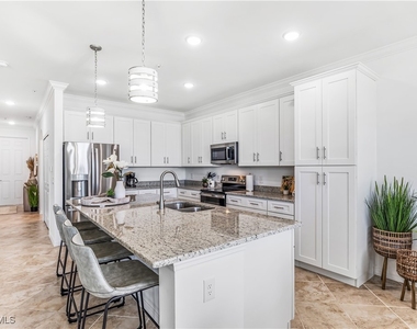 43020 Greenway Boulevard - Photo Thumbnail 5