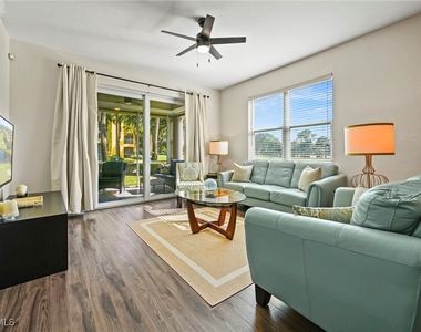 9200 Highland Woods Boulevard - Photo Thumbnail 13