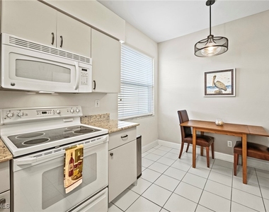 9200 Highland Woods Boulevard - Photo Thumbnail 4