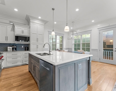 426 Marshall Street - Photo Thumbnail 18