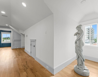 426 Marshall Street - Photo Thumbnail 38