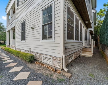 426 Marshall Street - Photo Thumbnail 8