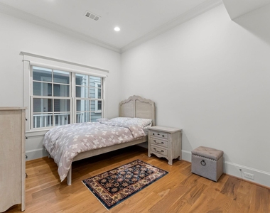 426 Marshall Street - Photo Thumbnail 24