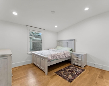 426 Marshall Street - Photo Thumbnail 36