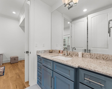 426 Marshall Street - Photo Thumbnail 22