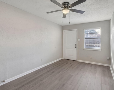4720 Carmen Street - Photo Thumbnail 3