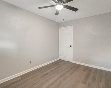 4720 Carmen Street - Photo Thumbnail 12