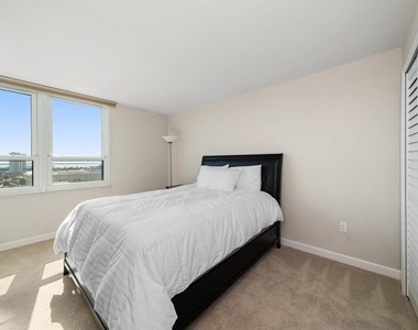 400 Island Way - Photo Thumbnail 19