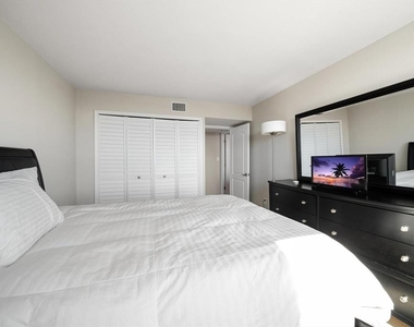 400 Island Way - Photo Thumbnail 20
