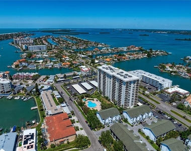 400 Island Way - Photo Thumbnail 32