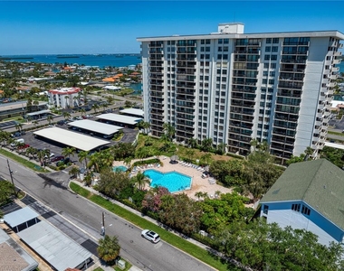 400 Island Way - Photo Thumbnail 31