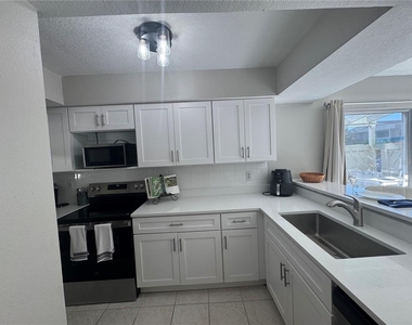 621 Windrush Bay Drive - Photo Thumbnail 8