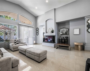 1400 Castle Crest Drive - Photo Thumbnail 9