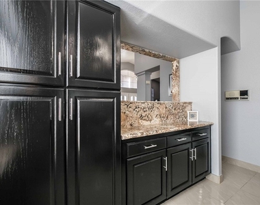 1400 Castle Crest Drive - Photo Thumbnail 18