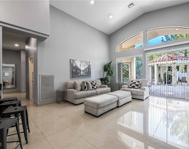 1400 Castle Crest Drive - Photo Thumbnail 10