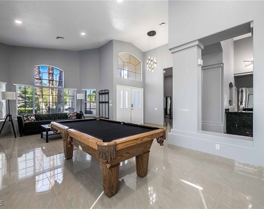 1400 Castle Crest Drive - Photo Thumbnail 5