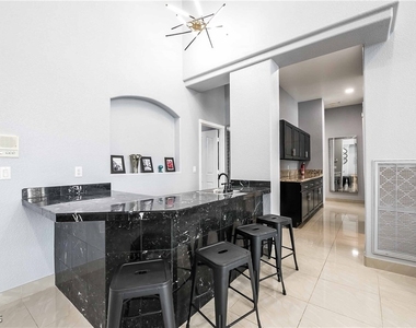 1400 Castle Crest Drive - Photo Thumbnail 11