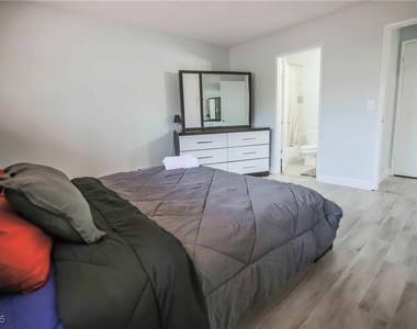 7399 Topeka Drive - Photo Thumbnail 12
