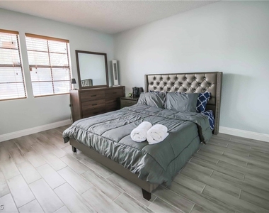 7399 Topeka Drive - Photo Thumbnail 15
