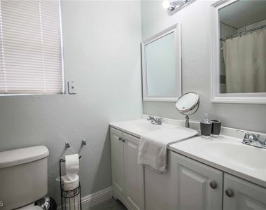 7399 Topeka Drive - Photo Thumbnail 18