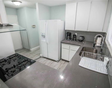 7399 Topeka Drive - Photo Thumbnail 10