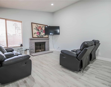 7399 Topeka Drive - Photo Thumbnail 3