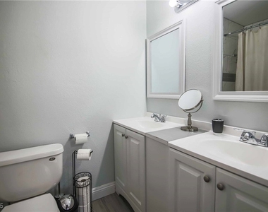 7399 Topeka Drive - Photo Thumbnail 14