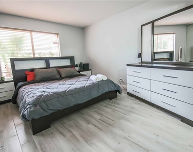 7399 Topeka Drive - Photo Thumbnail 11