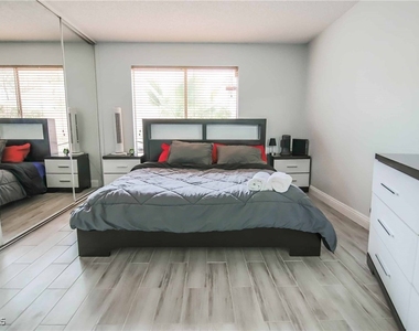 7399 Topeka Drive - Photo Thumbnail 13