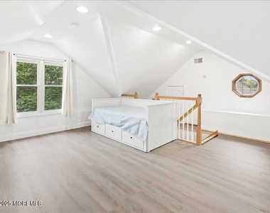 552 Prospect Avenue - Photo Thumbnail 13