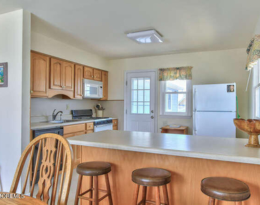 4 Camden Avenue - Photo Thumbnail 7