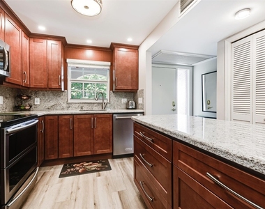 773 Jeffery Street - Photo Thumbnail 5
