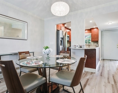 773 Jeffery Street - Photo Thumbnail 6