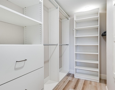 773 Jeffery Street - Photo Thumbnail 12