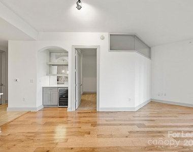 125 W Tremont Avenue - Photo Thumbnail 34