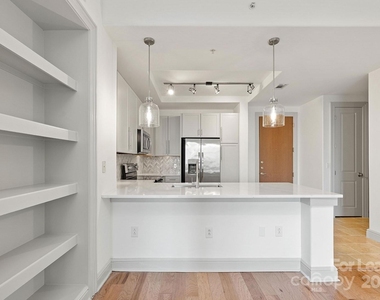 125 W Tremont Avenue - Photo Thumbnail 26