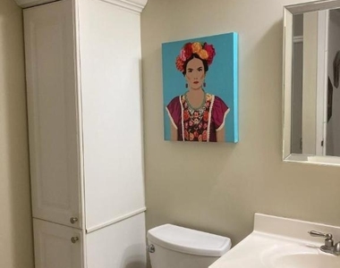 445 Saxony Way - Photo Thumbnail 7