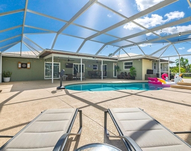 762 Se River Lane - Photo Thumbnail 8