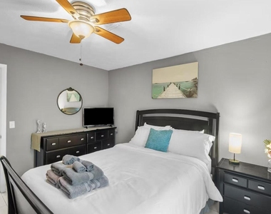 730 Se White Avenue - Photo Thumbnail 15