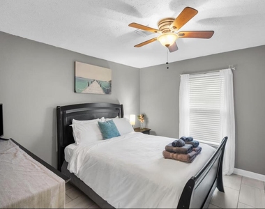 730 Se White Avenue - Photo Thumbnail 16