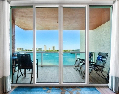 2640 Lake Shore Drive - Photo Thumbnail 7