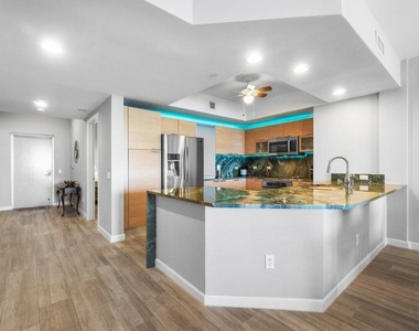 2640 Lake Shore Drive - Photo Thumbnail 15