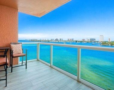 2640 Lake Shore Drive - Photo Thumbnail 4