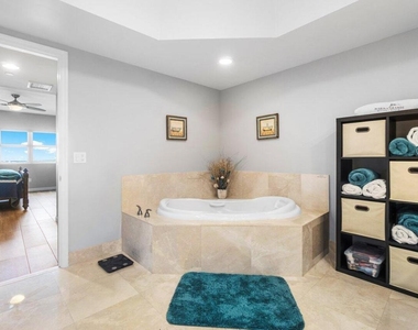 2640 Lake Shore Drive - Photo Thumbnail 27