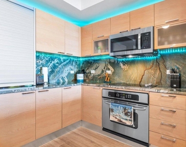 2640 Lake Shore Drive - Photo Thumbnail 17
